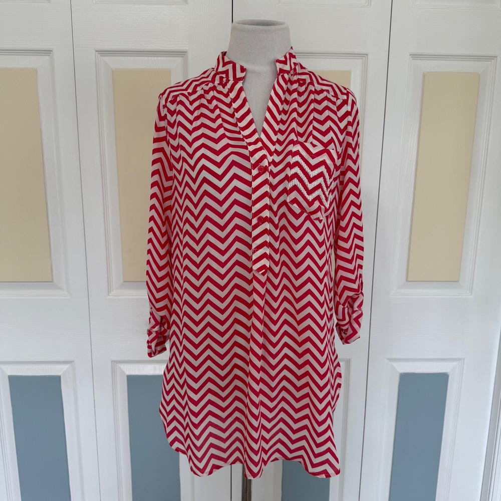 Jemma Red‎ White Chevron Print Beaded Pocket Button Up Tunic Shirt Size Small